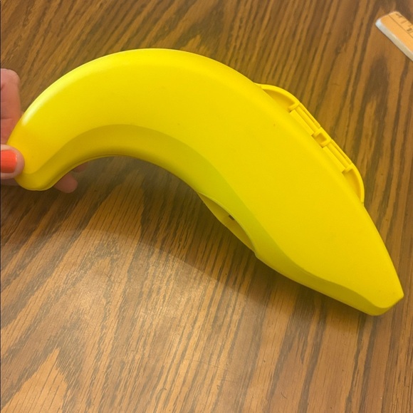 Tupperware Bright Yellow Banana Keeper EUC - Picture 3 of 5